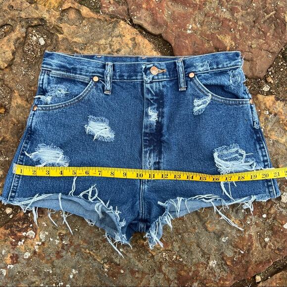 Vintage Wrangler cutoff Jean shorts fray hem distressed festival boho - Picture 6 of 8